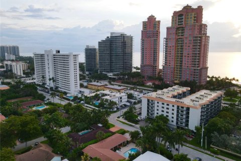 House in Fort Lauderdale, Florida 1 bedroom, 69.68 sq.m. № 2060673 - photo 23