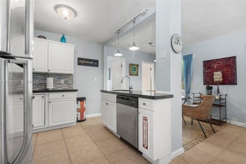 House in Fort Lauderdale, Florida 1 bedroom, 69.68 sq.m. № 2060673 - photo 5