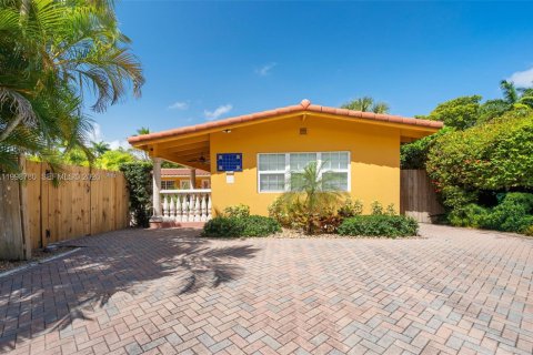 House in Fort Lauderdale, Florida 1 bedroom, 69.68 sq.m. № 2060673 - photo 21