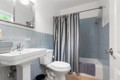 House in Fort Lauderdale, Florida 1 bedroom, 69.68 sq.m. № 2060673 - photo 15