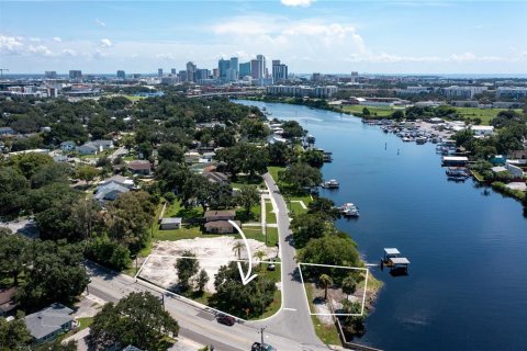 Terreno en venta en Tampa, Florida № 1903371 - foto 1