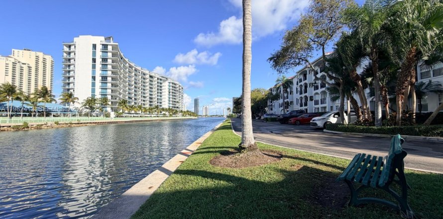 Condo in Aventura, Florida, 1 bedroom  № 2050799