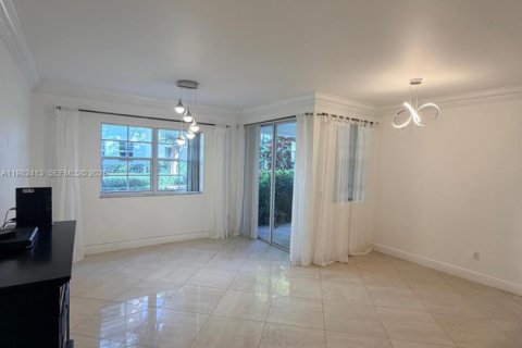 Condo in Aventura, Florida, 1 bedroom  № 2050799 - photo 2
