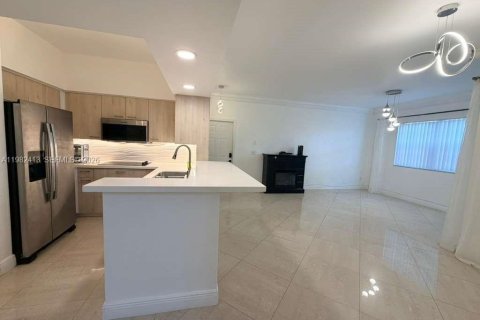 Condo in Aventura, Florida, 1 bedroom  № 2050799 - photo 4