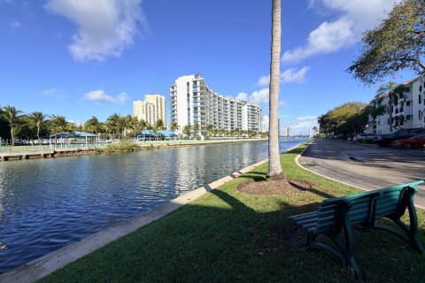 Condo in Aventura, Florida, 1 bedroom  № 2050799 - photo 15