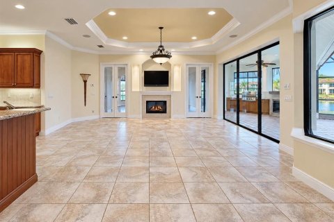 House in Apollo Beach, Florida 4 bedrooms, 400.13 sq.m. № 2418968 - photo 13