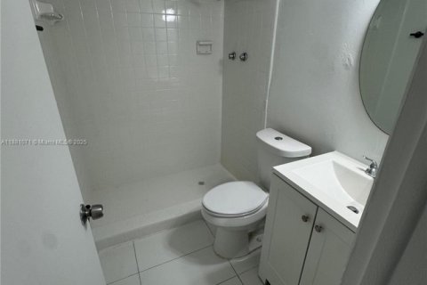 Apartamento en alquiler en Miami, Florida, 2 dormitorios, 83.61 m2 № 1977595 - foto 12