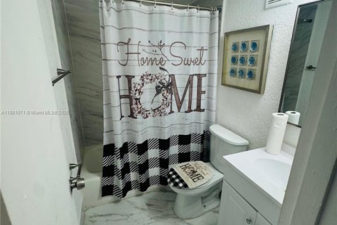 Apartamento en alquiler en Miami, Florida, 2 dormitorios, 83.61 m2 № 1977595 - foto 8