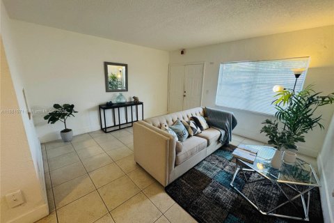Apartamento en alquiler en Miami, Florida, 2 dormitorios, 83.61 m2 № 1977595 - foto 1