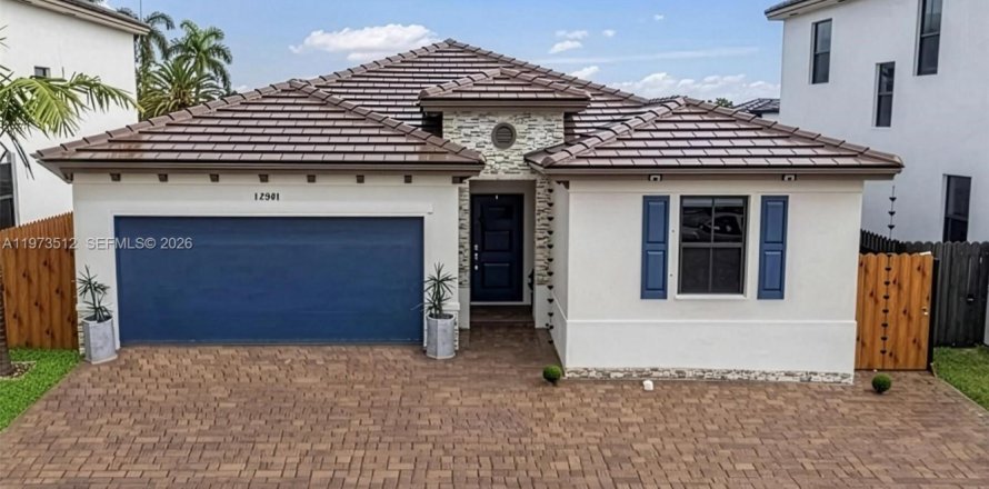 Дом в Майами, Флорида 4 комнаты, 176.89м2 № 2033428