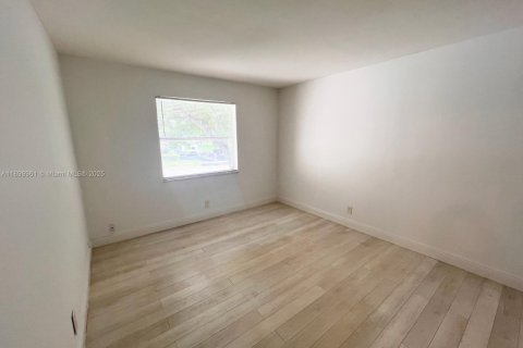 Condo in Margate, Florida, 1 bedroom  № 1952515 - photo 5