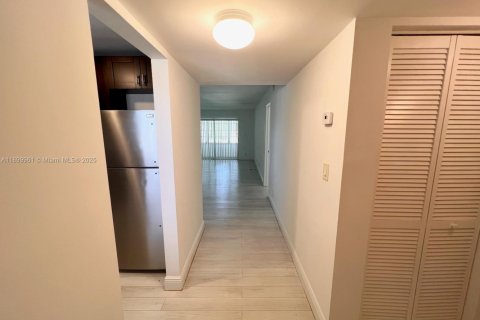 Condo in Margate, Florida, 1 bedroom  № 1952515 - photo 4