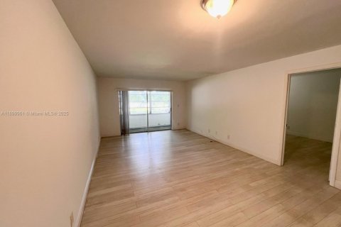 Condo in Margate, Florida, 1 bedroom  № 1952515 - photo 3