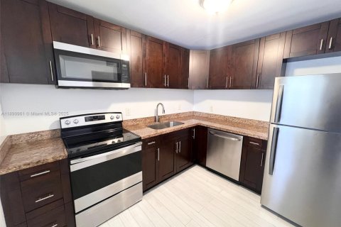 Condo in Margate, Florida, 1 bedroom  № 1952515 - photo 1