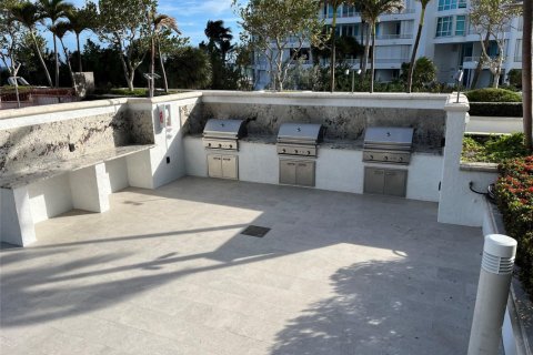 Condo in Lauderdale-by-the-Sea, Florida, 2 bedrooms  № 968098 - photo 1