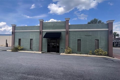 Propiedad comercial en alquiler en Winter Haven, Florida, 563.92 m2 № 1081815 - foto 1