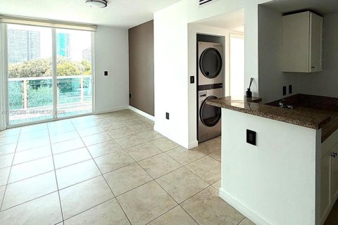 Copropriété à louer à Miami, Floride: 2 chambres, 77.02 m2 № 2385037 - photo 4