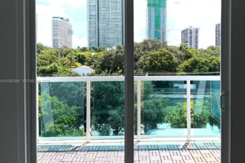 Copropriété à louer à Miami, Floride: 2 chambres, 77.02 m2 № 2385037 - photo 8