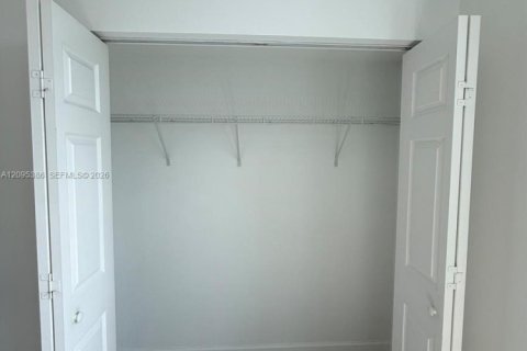 Copropriété à louer à Miami, Floride: 2 chambres, 77.02 m2 № 2385037 - photo 12
