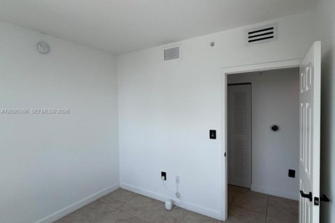 Copropriété à louer à Miami, Floride: 2 chambres, 77.02 m2 № 2385037 - photo 10