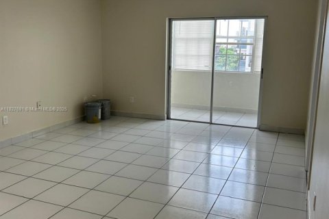 Condominio en alquiler en Hialeah, Florida, 2 dormitorios № 1806509 - foto 5