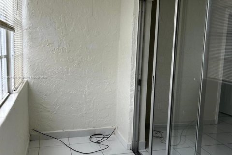 Condominio en alquiler en Hialeah, Florida, 2 dormitorios № 1806509 - foto 3