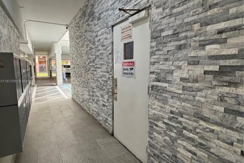 Condominio en alquiler en Hialeah, Florida, 2 dormitorios № 1806509 - foto 13