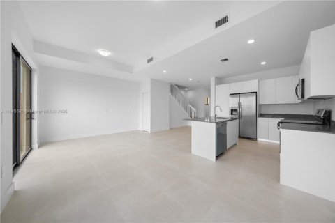 Townhouse in Florida City, Florida 3 bedrooms, 144.74 sq.m. № 1842900 - photo 11