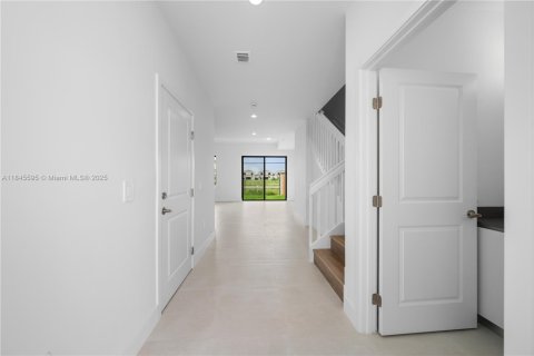 Townhouse in Florida City, Florida 3 bedrooms, 144.74 sq.m. № 1842900 - photo 6