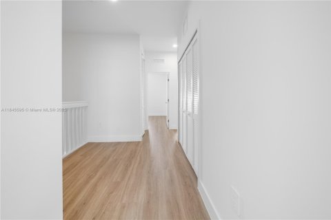 Townhouse in Florida City, Florida 3 bedrooms, 144.74 sq.m. № 1842900 - photo 24
