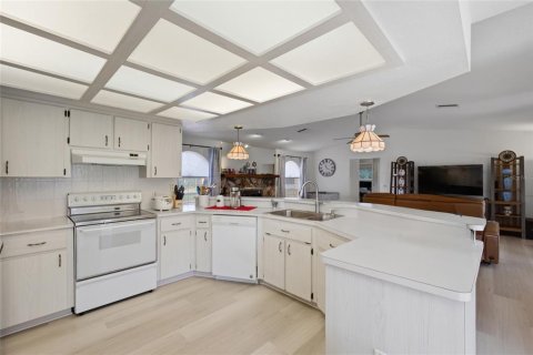 Villa ou maison à vendre à Zephyrhills, Floride: 3 chambres, 187.29 m2 № 2425943 - photo 16
