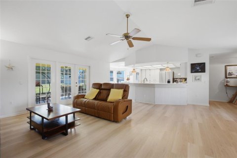 Villa ou maison à vendre à Zephyrhills, Floride: 3 chambres, 187.29 m2 № 2425943 - photo 5