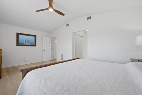Villa ou maison à vendre à Zephyrhills, Floride: 3 chambres, 187.29 m2 № 2425943 - photo 12