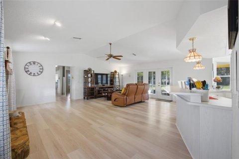 Villa ou maison à vendre à Zephyrhills, Floride: 3 chambres, 187.29 m2 № 2425943 - photo 4