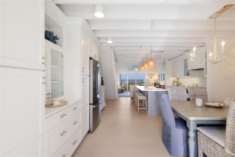 Townhouse in Boca Grande, Florida 2 bedrooms, 118.54 sq.m. № 2205996 - photo 5