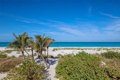 Townhouse in Boca Grande, Florida 2 bedrooms, 118.54 sq.m. № 2205996 - photo 3
