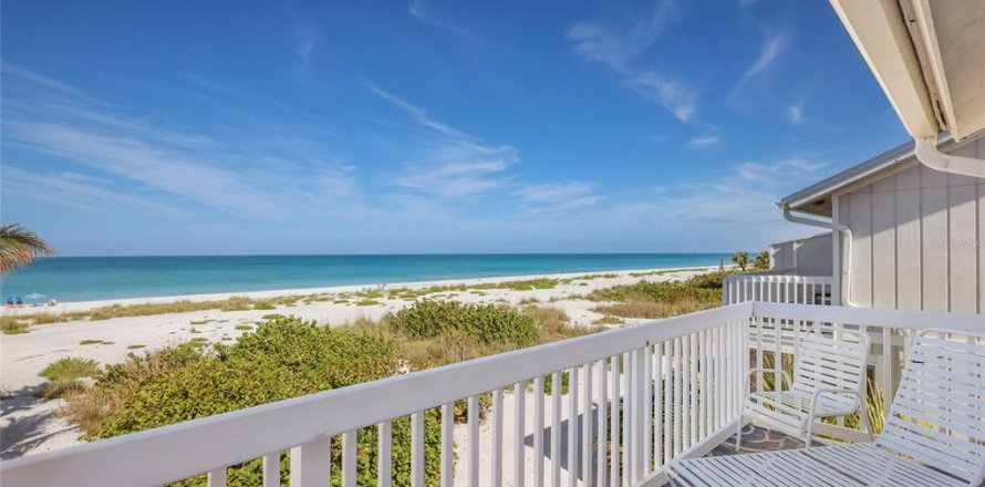 Townhouse in Boca Grande, Florida 2 bedrooms, 118.54 sq.m. № 2205996