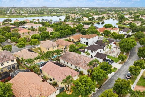House in Miramar, Florida 3 bedrooms, 143.26 sq.m. № 1807663 - photo 12