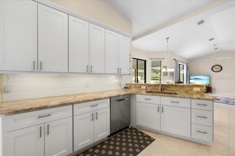 House in Palm Harbor, Florida 4 bedrooms, 204.2 sq.m. № 2396688 - photo 13