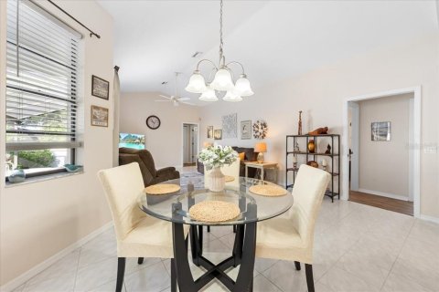 House in Palm Harbor, Florida 4 bedrooms, 204.2 sq.m. № 2396688 - photo 17