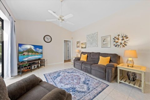 House in Palm Harbor, Florida 4 bedrooms, 204.2 sq.m. № 2396688 - photo 19