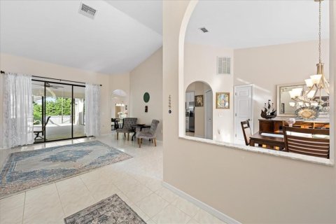 House in Palm Harbor, Florida 4 bedrooms, 204.2 sq.m. № 2396688 - photo 4