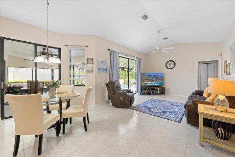 House in Palm Harbor, Florida 4 bedrooms, 204.2 sq.m. № 2396688 - photo 16