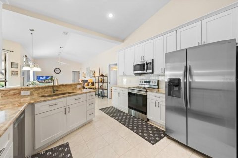 House in Palm Harbor, Florida 4 bedrooms, 204.2 sq.m. № 2396688 - photo 11