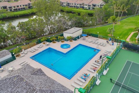 Copropriété à louer à Jupiter, Floride: 2 chambres, 108.7 m2 № 987129 - photo 1