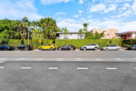 Condo in Miami Beach, Florida  № 2076608 - photo 29