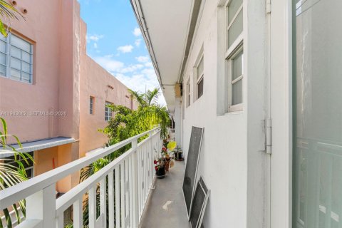 Condo in Miami Beach, Florida  № 2076608 - photo 22