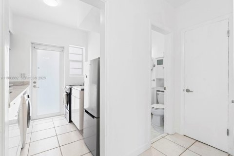 Condo in Miami Beach, Florida  № 2076608 - photo 9