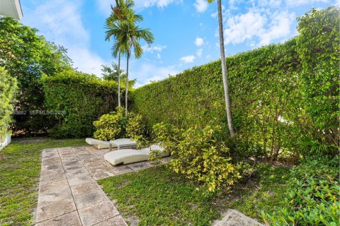 Condo in Miami Beach, Florida  № 2076608 - photo 13