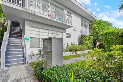 Condo in Miami Beach, Florida  № 2076608 - photo 26